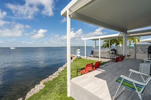 Terrace/patio - Water Front Sunset View Home (Key Largo)