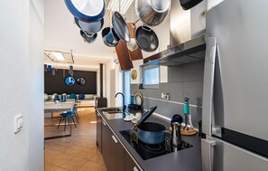 Refrigerador, microondas, parrilla de estufa y lavavajillas 