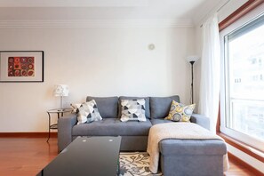 تلفزيون، كُتُب، ستيريو