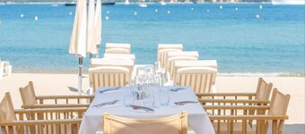 Saint-Tropez House with garden, 2 bedrooms sleeps 5, beach 50 m.