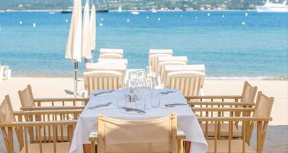 Saint-Tropez House with garden, 2 bedrooms sleeps 5, beach 50 m.