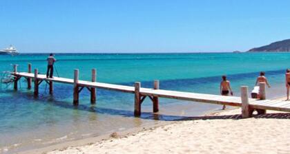 Saint-Tropez Maison avec jardin , 2 chambres 4 couchages, plage 50 m.
