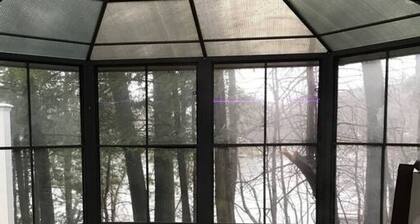 3Acre LakeParadise SwimmingPool & Jacuzzi HotTub!