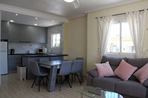 Interior - 3 Bed Townhouse, Private Garden, 20 Feet from Communal Pool, Perfect (Orihuela Costa)