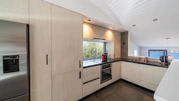 Private Deluxe Apartment | Private kitchen | Full-size fridge, microwave, oven, stovetop