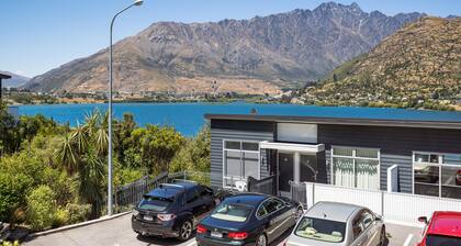 Lake View Greenstone Luxe Apartment