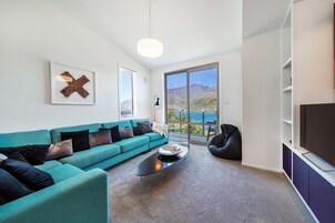 Private Deluxe Apartment | Living room | Flat-screen TV, Netflix, streaming services