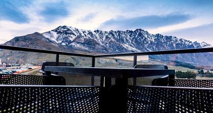 Executive 2 Bedroom Apartment Remarkables Park