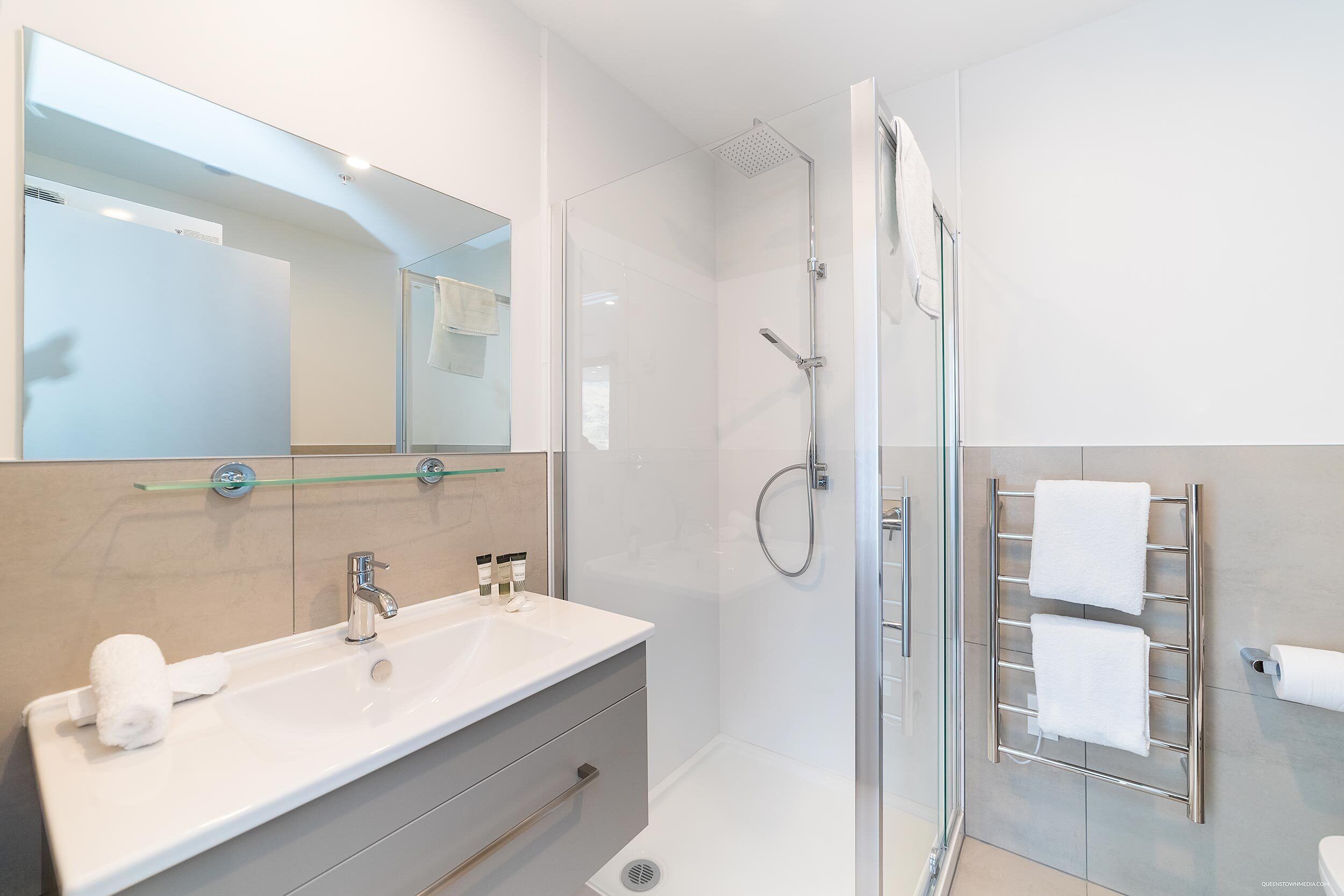 Private 2 Bedroom Executive Apartment | Bathroom | Shower, hair dryer, towels, soap