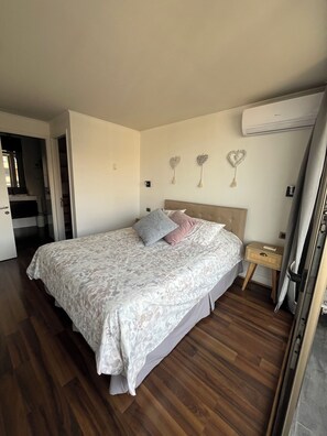1 habitación, tabla de planchar con plancha, wifi y ropa de cama 