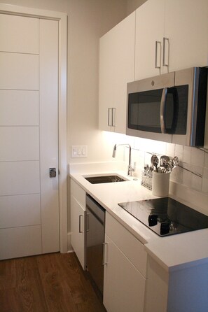 Refrigerador, microondas, parrilla de estufa y lavavajillas 