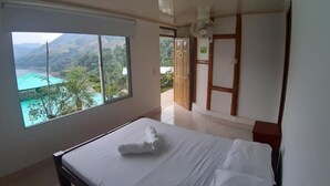 Panoramic Double Room (with TV) | 低刺激性寝具、WiFi (無料)、ベッドシーツ