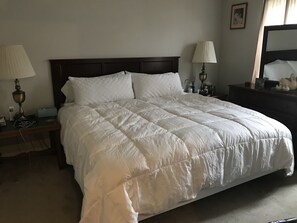 5 slaapkamers, een bureau, een strijkplank/strijkijzer, gratis wifi