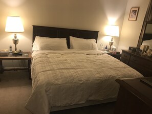 5 slaapkamers, een bureau, een strijkplank/strijkijzer, gratis wifi
