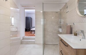 Shower - 3 Bedroom Villa in Pula (Pula)