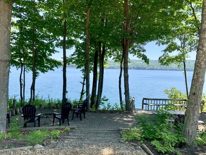 4-Bedroom Tranquil Skaneateles Cottage Retreat on the Lakefront