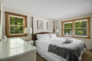 4 多间卧室、办公桌、熨斗/熨衣板、旅行婴儿床