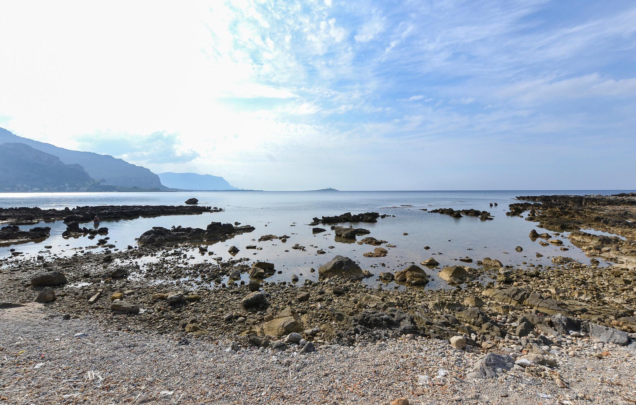 Una spiaggia nelle vicinanze, pesca