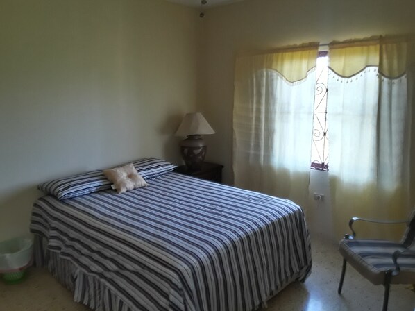 Individually furnished, soundproofing, iron/ironing board, free WiFi