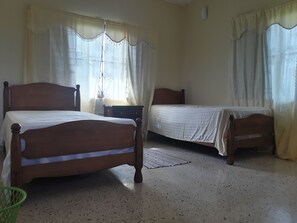 Individually furnished, soundproofing, iron/ironing board, free WiFi