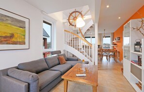 Smart TV, chimenea y reproductor de DVD 