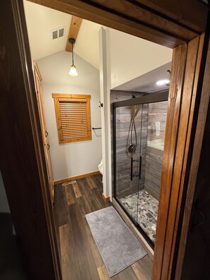 Combined shower/tub, hair dryer, towels, soap