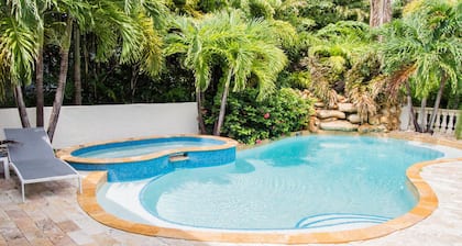 Siesta Key, FL Getaway - 1/4 kilometriä rantaan, 1 1/2 Siesta-avaimeen ja keskustaan