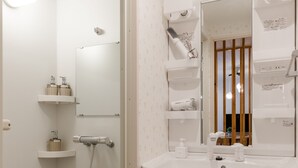 Private Vacation Home | Bathroom