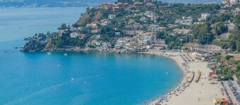 5 bedroom stunning home in Stalettì