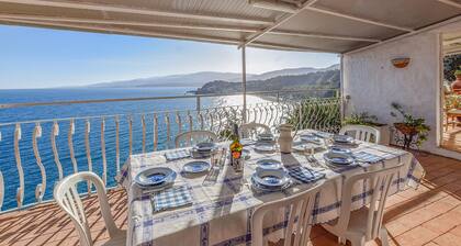 5 bedroom stunning home in Stalettì