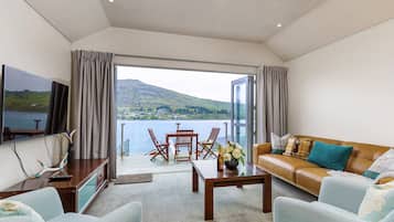 Private 2 Bedrooms Executive Apartment | Living area | Flat-screen TV, Netflix