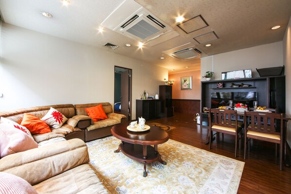 公寓 (Privately Reserved for 7th Floor) | 起居区 | 平板电视