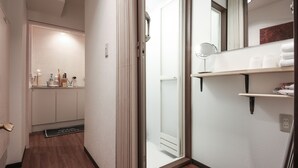 Privately Reserved for 7th Floor | Bathroom | Shower, eco-friendly toiletries, electronic bidet, towels - Tokyo YUMEMACHI Ryogoku (Tokyo)