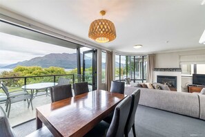 Private 2 Bedroom Deluxe Apartment | In-room dining