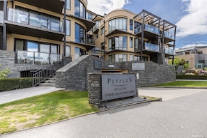 Front of property - The Beacon - 2 Bedroom Luxe Apartment (Queenstown)