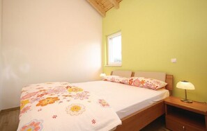 4 chambres, coffres-forts dans les chambres, fer et planche Ă repasser