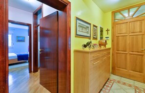 2 bedrooms, travel cot, free WiFi, bed sheets - Beautiful home in Varazdin Breg (Varazdin Breg)