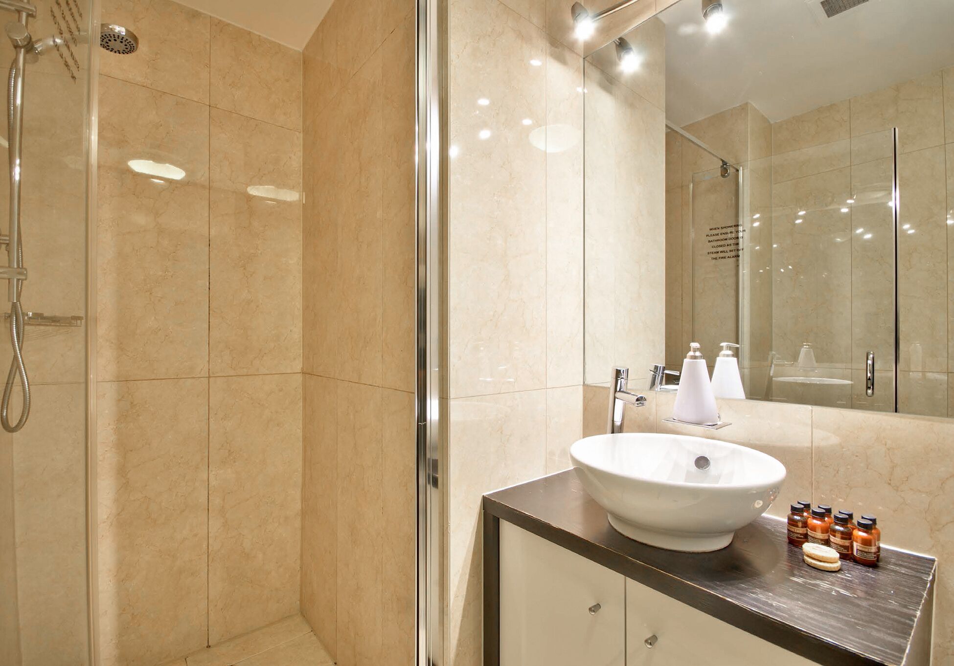 2 Bedrooms Apartment | Bathroom