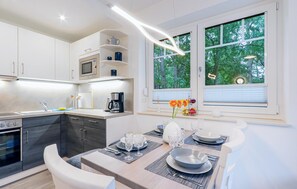 Fridge, microwave, stovetop, dishwasher
