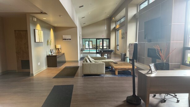 Lobby - Peaceful cozy place on the river with great views (Winter Park)
