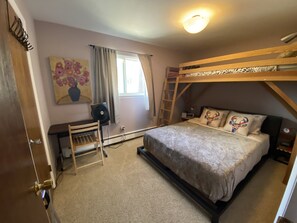 1 bedroom, desk, iron/ironing board, WiFi