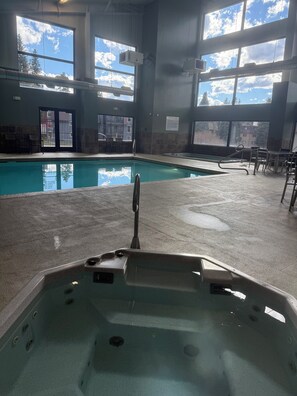 Piscina interna, piscina aquecida