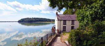 Unique historic school‑house conversion with log burner