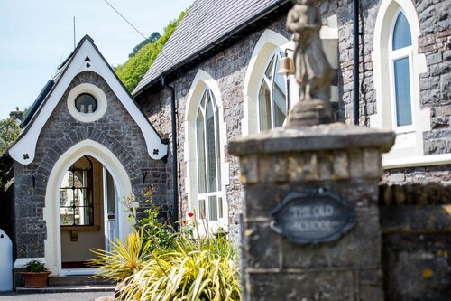 Unique historic school‑house conversion with log burner