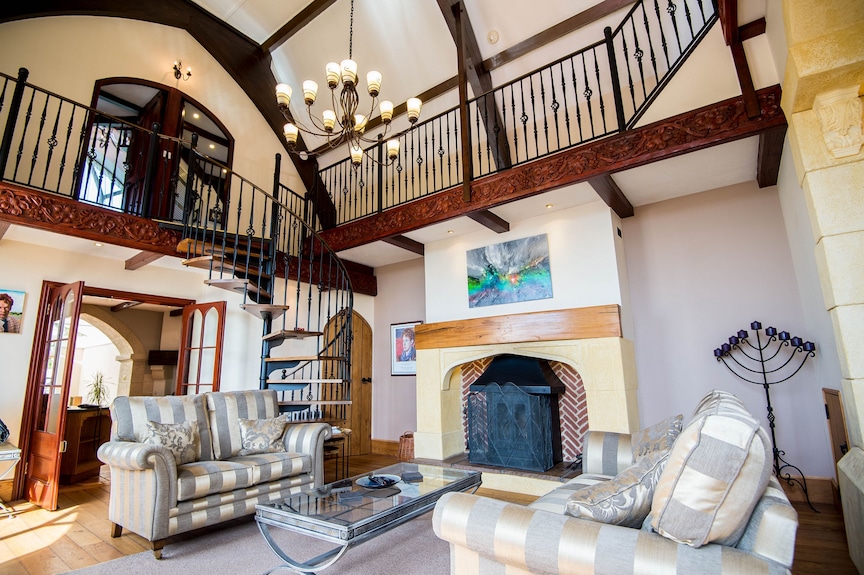 Unique Historic Schoolhouse Conversion With Log Burner - Laugharne
