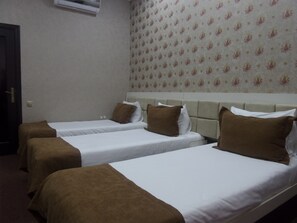 ميني بار ومكتب وواي فاي مجانًا