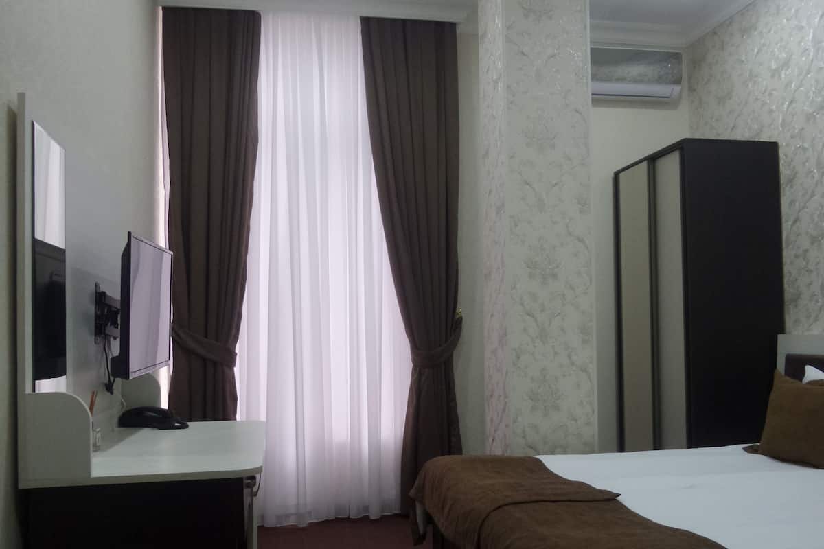 Deluxe Double Room | Minibar, desk, free WiFi