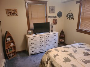 4 عدّة غرف نوم وواي فاي مجانًا وملاءات أسرّة