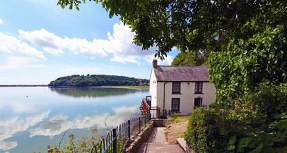 Elegant Georgian Escape in Picturesque Laugharne
