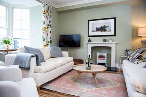 Smart TV - Elegant Georgian Escape in Picturesque Laugharne (Laugharne)